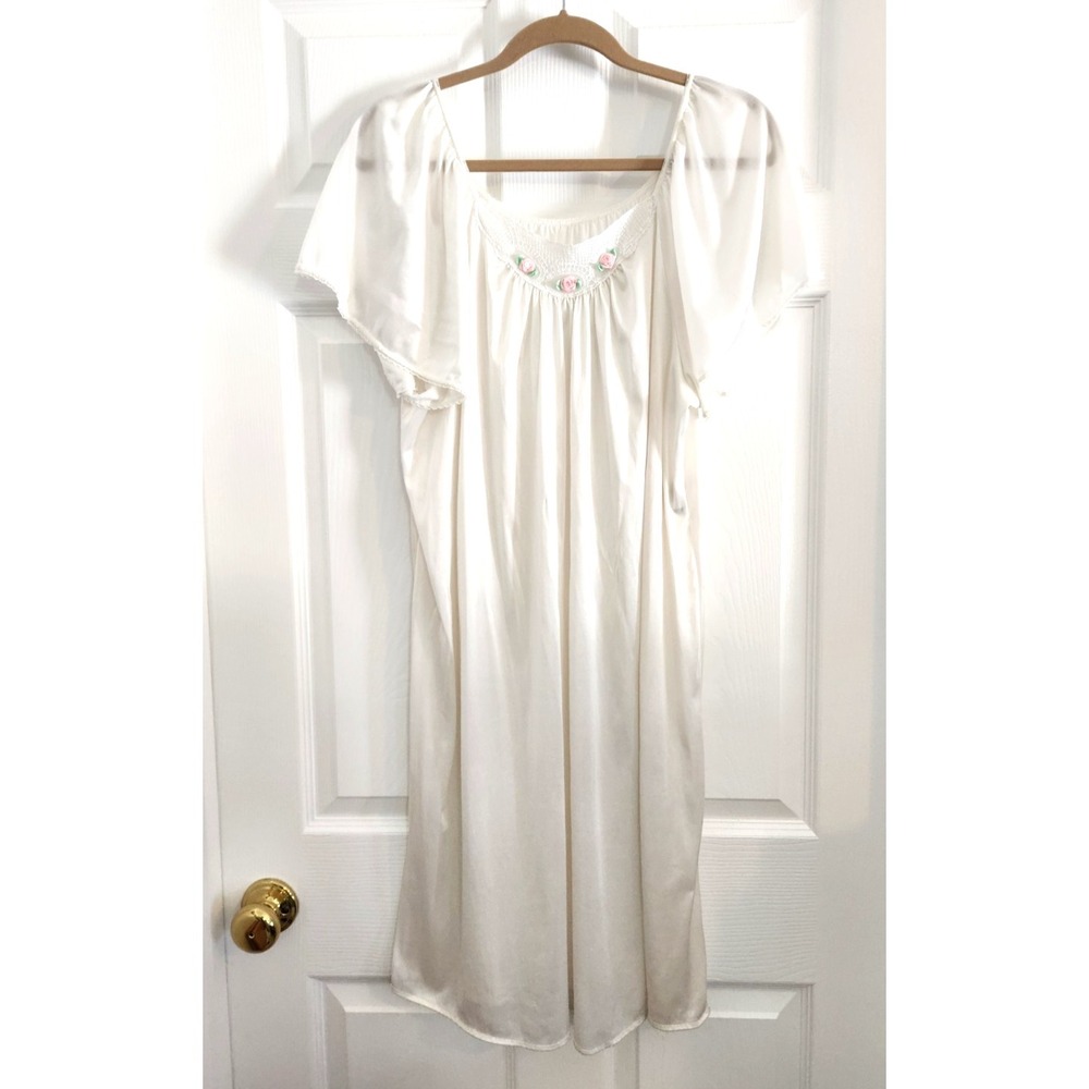 MMI Women's 1X Ivory Nightgown Short Sleeve Lace Floral Embellished Vintage
